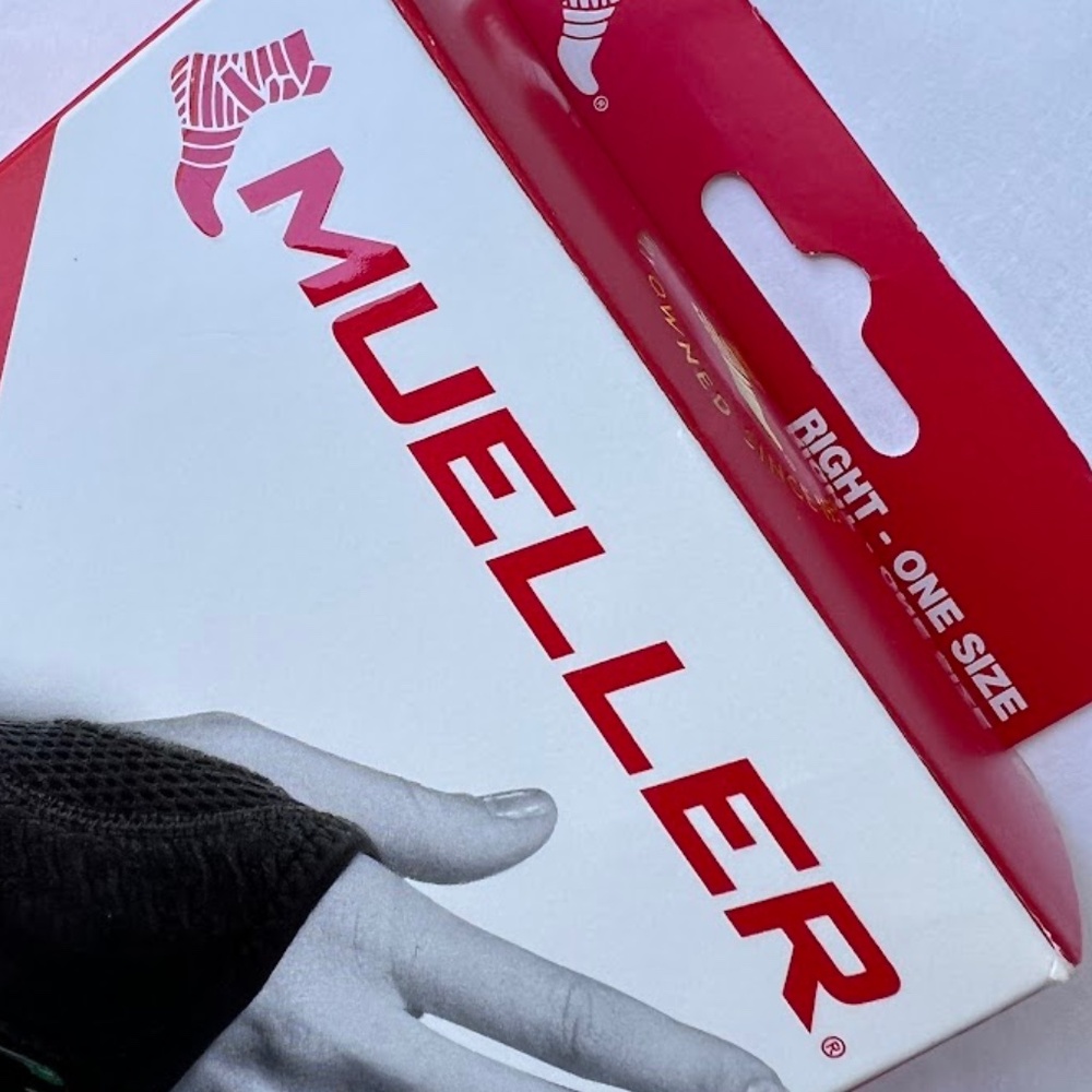 Sold NEW Mueller Right Wrist Brace - Picture 9 of 11